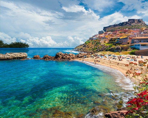 Sardinia, insula idilica a Mediteranei